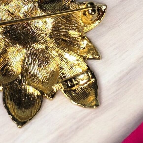 Vintage Monet Christmas Poinsettia and Rhinestone Brooch - Picture 5 of 5